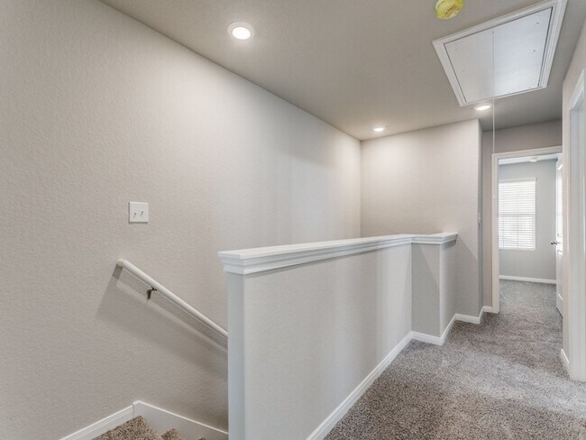 Building Photo - 1 Month Free Rent! New Construction Duplex!