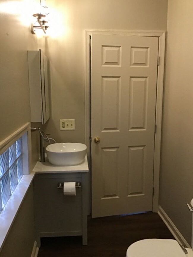 Building Photo - 134 E Queen St