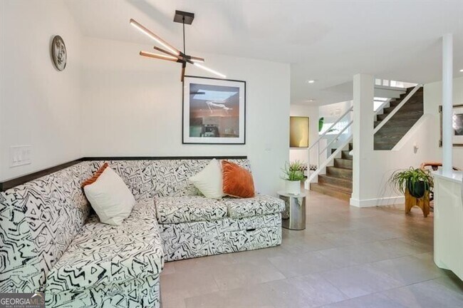 Building Photo - 625 Idlewood Dr NW