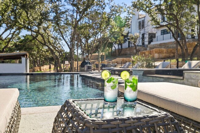 Building Photo - 2701 Bumble Bee Dr