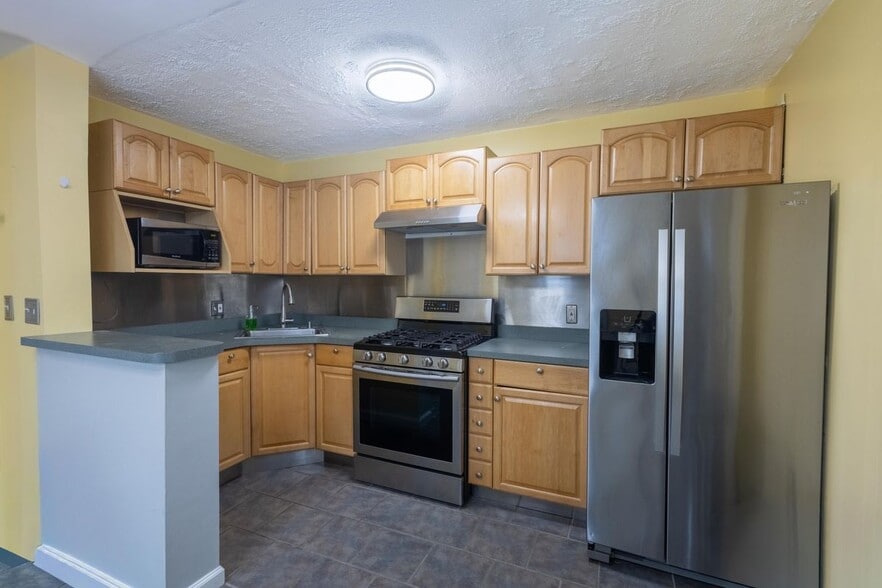 Building Photo - 1200 Narcissus Ave