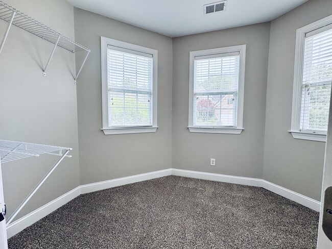 Building Photo - 3571 Brampton Dr