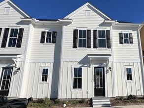Building Photo - Luxury 2 Bedroom, 2.5 Bath Townhome Available Now in Market Common!