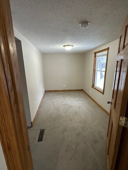 Building Photo - 465 3rd Ave