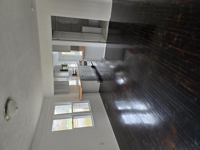 Building Photo - 226 N Maple St