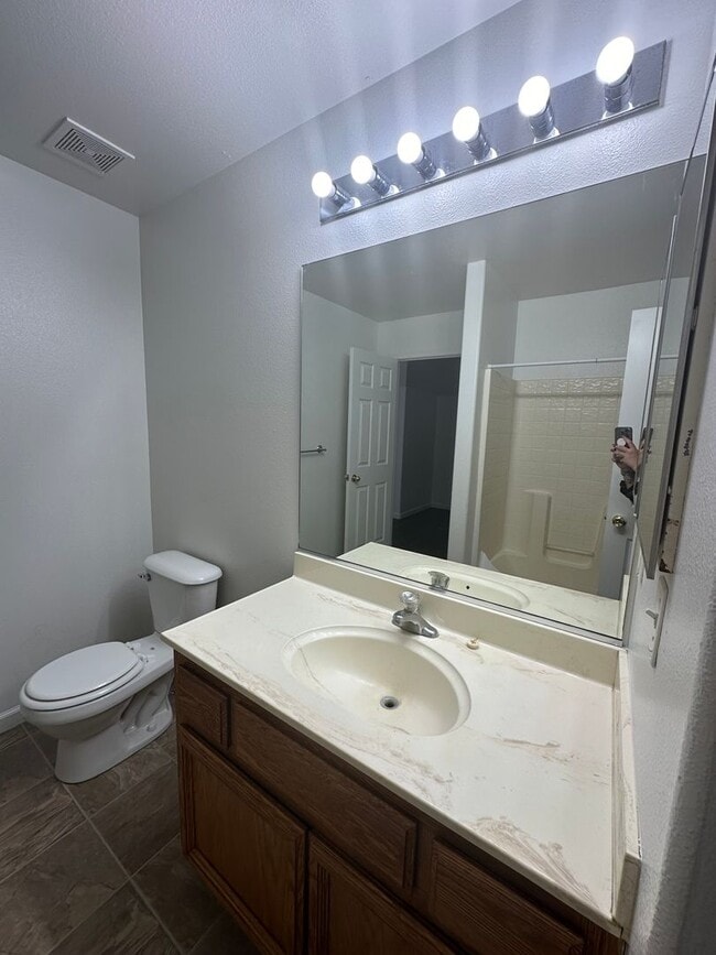 Building Photo - 3 bdr, 2 ba home for rent in Fernley