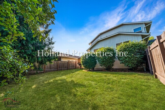 Building Photo - 9059 SW Sagert St