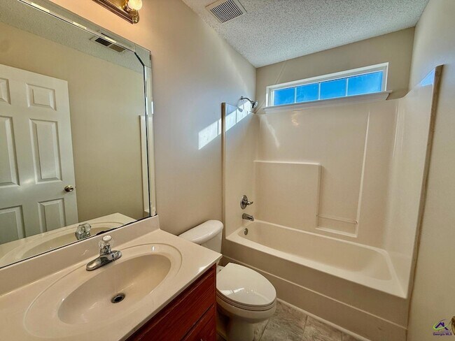 Building Photo - 105 Selena Ct