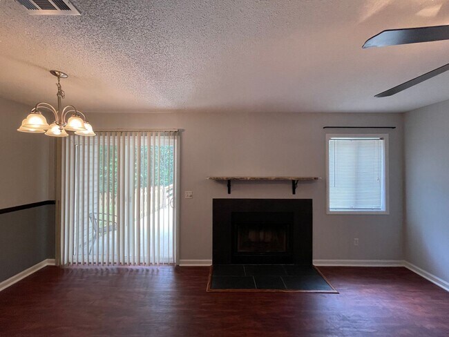 Building Photo - Rolling Acres - End Unit w/Several Beautif...