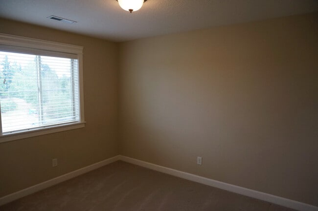 Building Photo - 7421 NE 58th Way