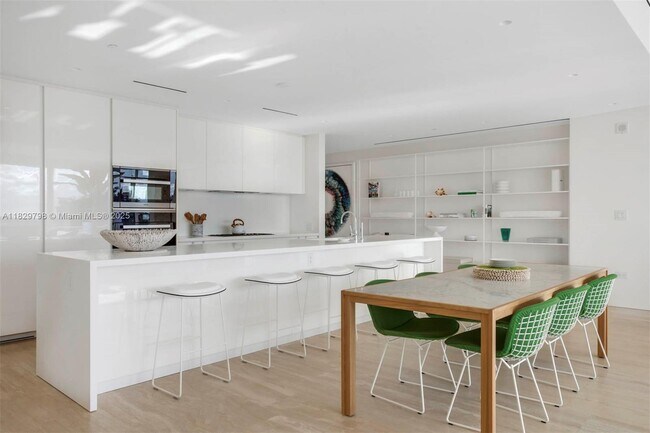 Building Photo - 9111 Collins Ave