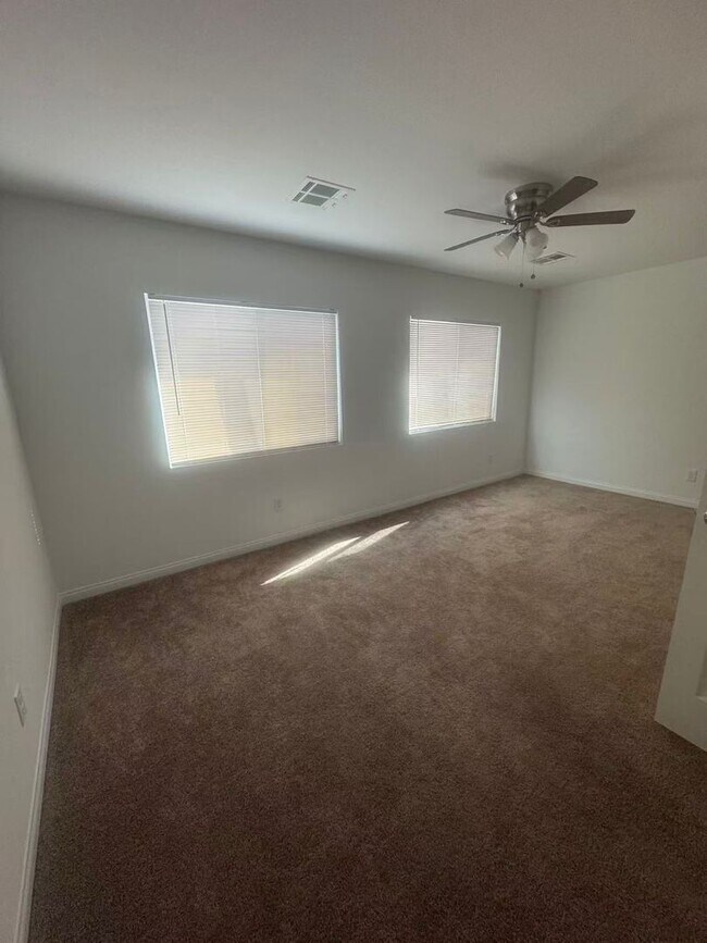 Building Photo - 5 Bedrooms Single Family Home with Granite...