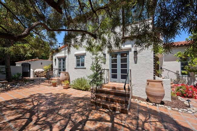 Building Photo - Kensington Exceptional Location 4Bed 3.5 Bath Private Gated Spanish Estate like property