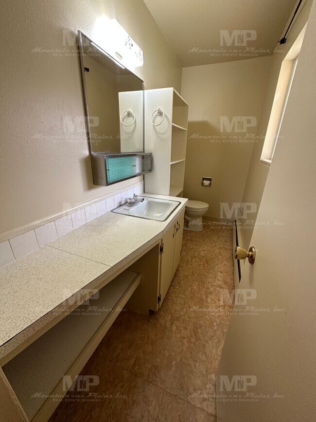 Building Photo - 1603 W Elizabeth St