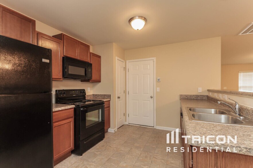 Building Photo - 4848 Magnasco Ln
