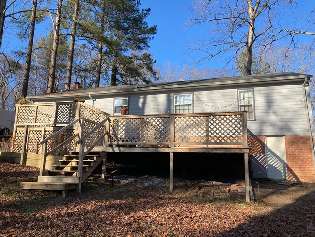 Building Photo - Spacious Ranch Just Off Courthouse Road