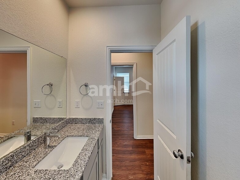 Building Photo - 2733 Wolfcreek