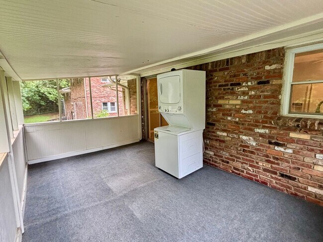 Building Photo - 2712 Sherlock Dr