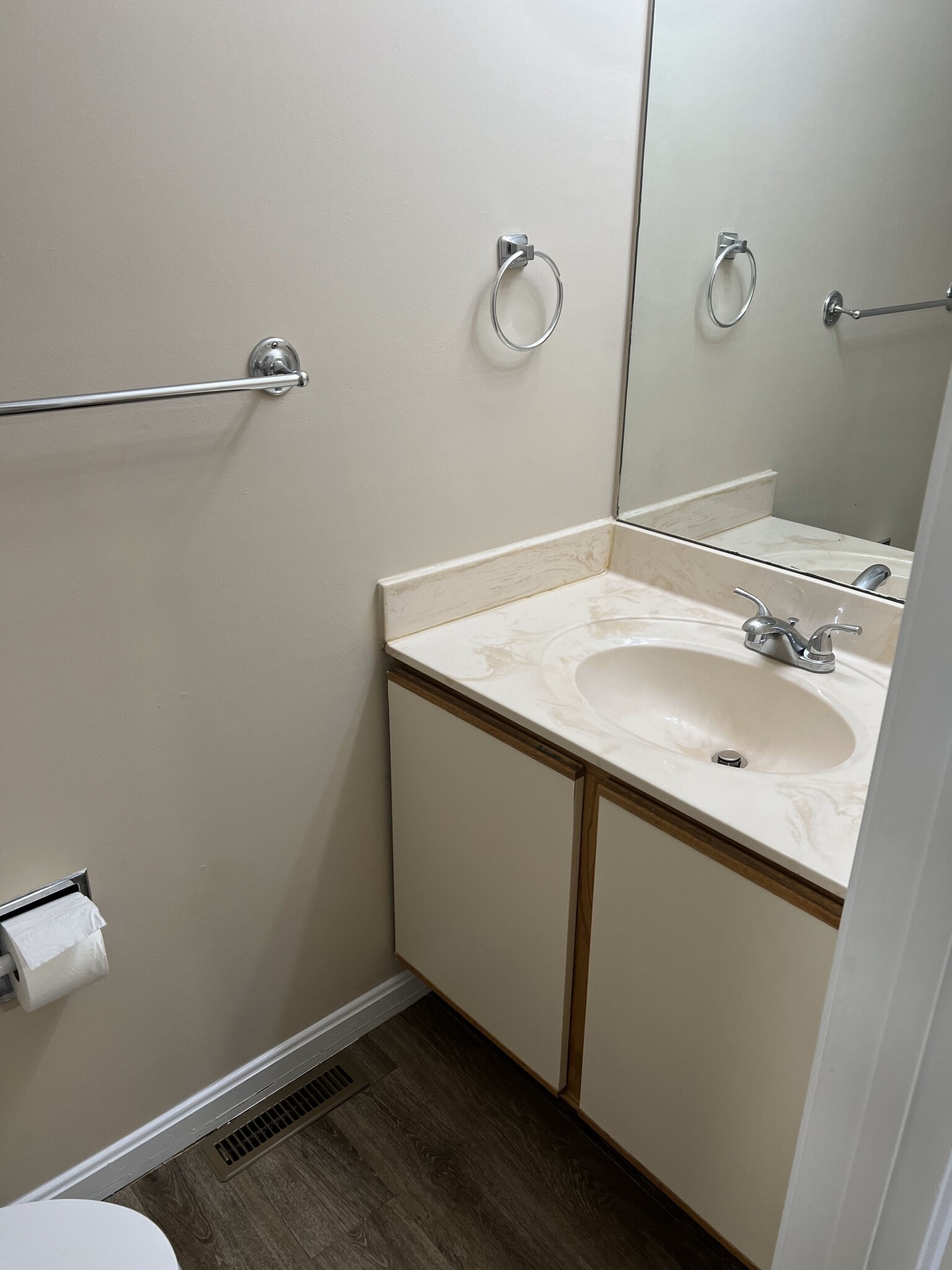 Building Photo - 2057 Leland Dr