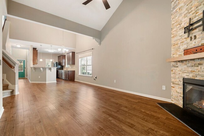 Building Photo - **APPLICATIONS PENDING** Available Now! Gorgeous, Well Upgraded 3 Bed / 2.5 Bath w/ First Floor P...