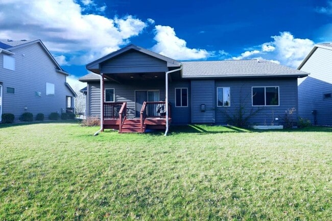 Building Photo - "Luxury Ranch Living: Your Dream Home with Furnished Basement in Urbandale"