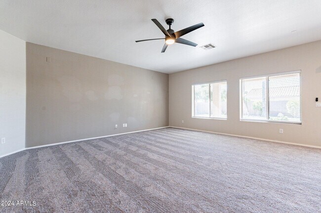 Building Photo - 1245 E San Carlos Way