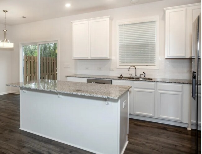 Building Photo - 203 Hartland Pl