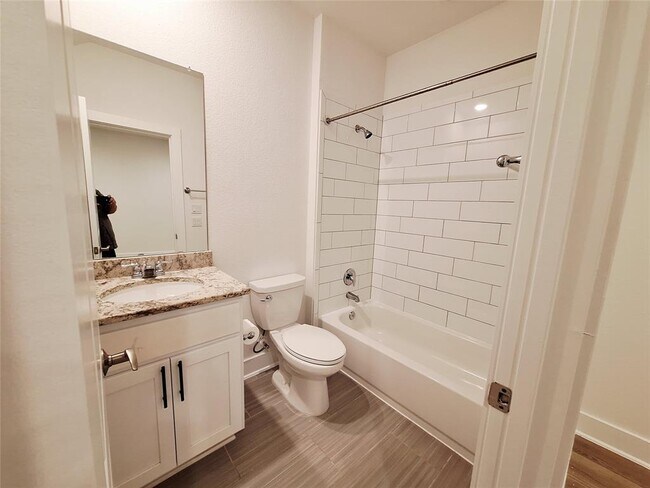 Building Photo - 1221 Brasano Pl