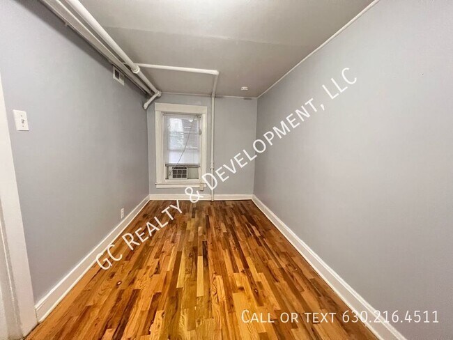 Building Photo - 3327 N Claremont Ave