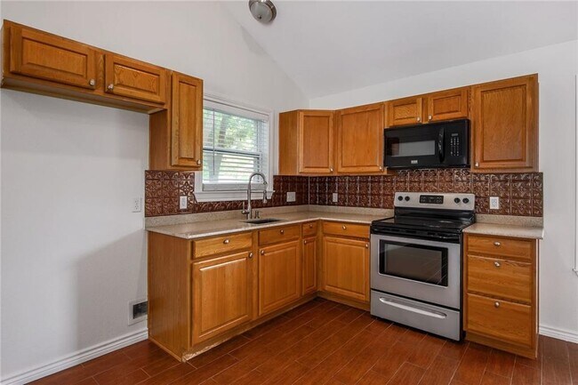 Building Photo - 507 San Jacinto St