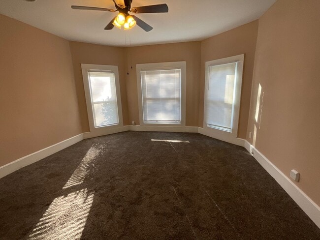Building Photo - Large Home in Joplin!  3 bedroom, 2 bathro...
