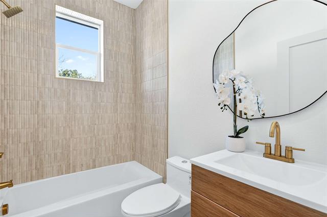 Building Photo - 439 W 9th St