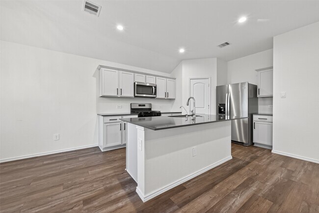 Building Photo - 11933 Summer Oak Trl