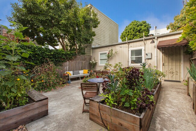 Building Photo - 32A Landers St