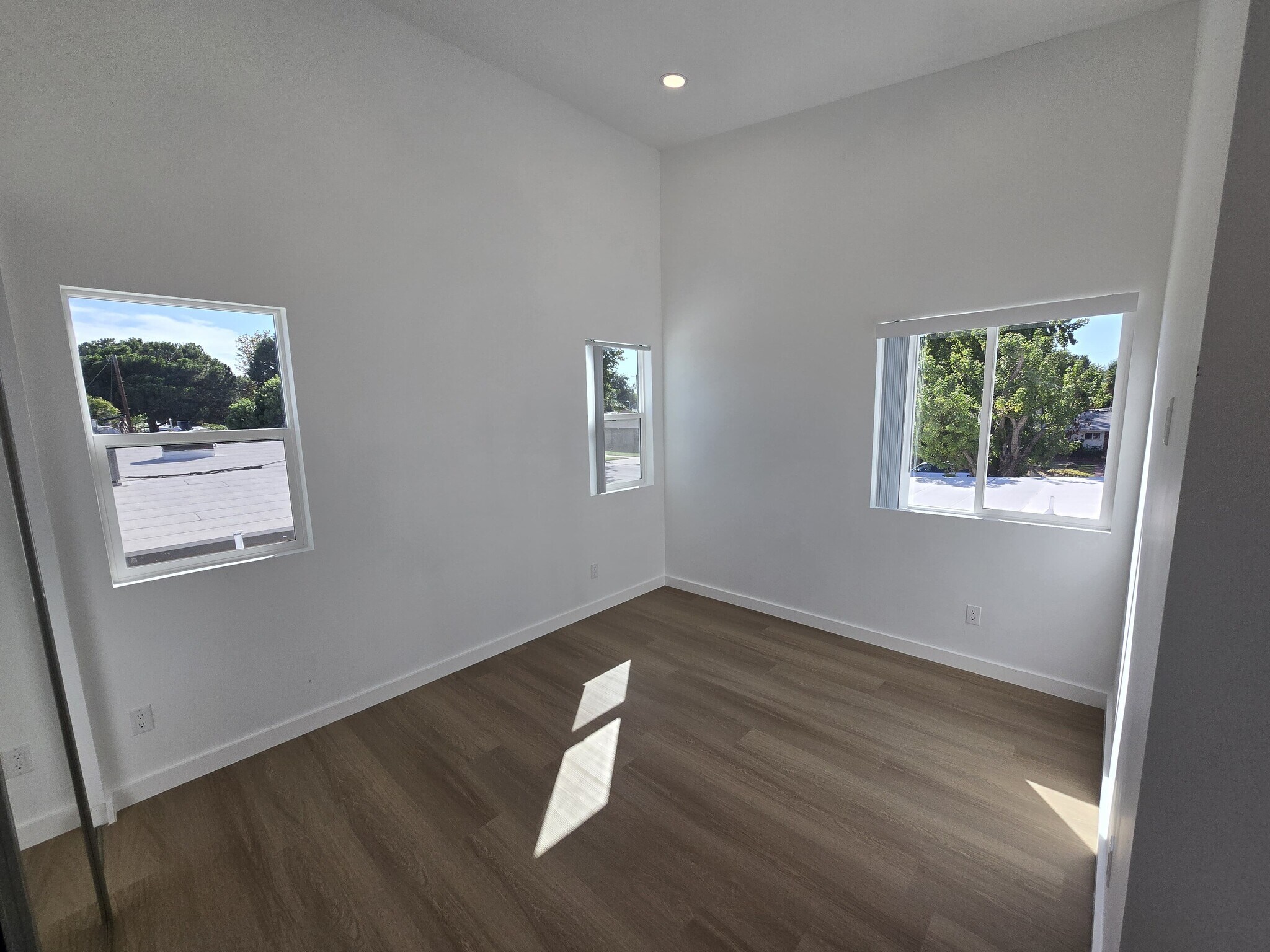 Building Photo - 7726 Zelzah Ave