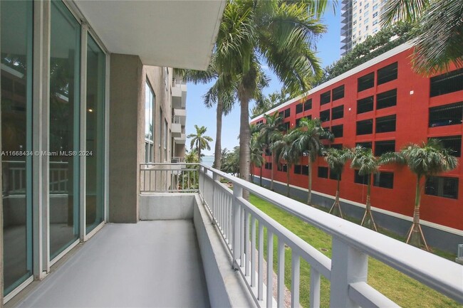 Building Photo - 1111 Brickell Bay Dr