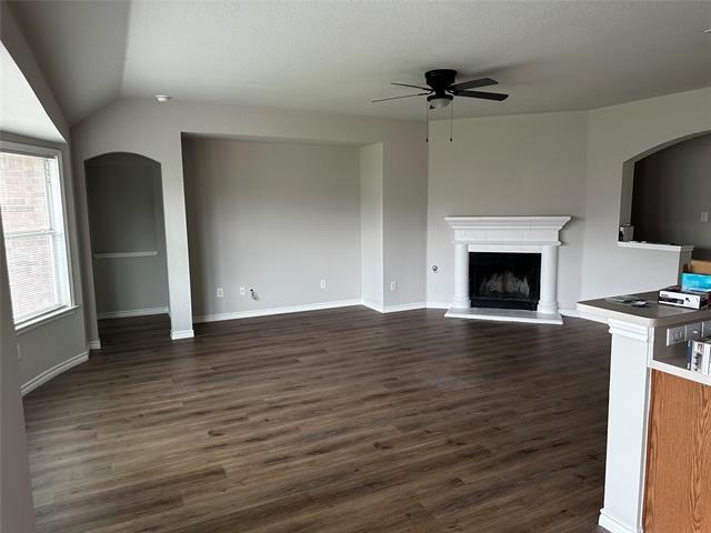 Building Photo - 2512 Clubhouse Dr