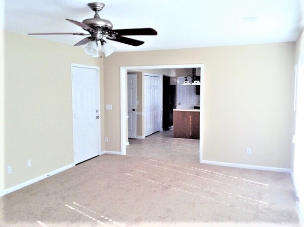 Building Photo - 833 Eagle Point Drive