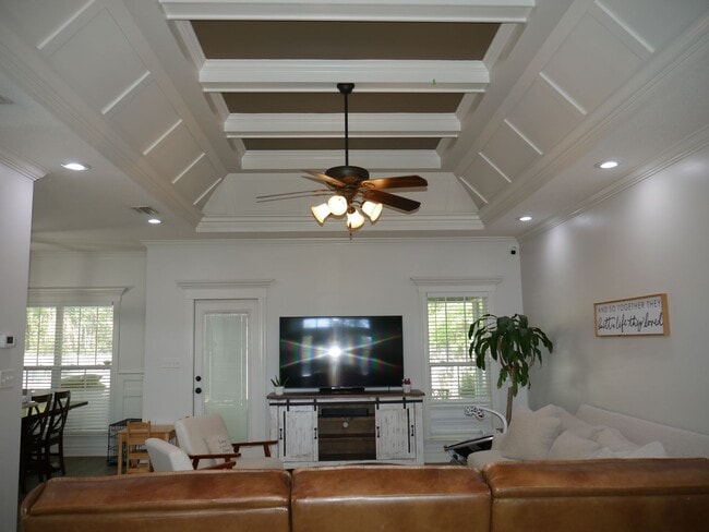 Building Photo - 4 bedroom home in Crestwood S/D