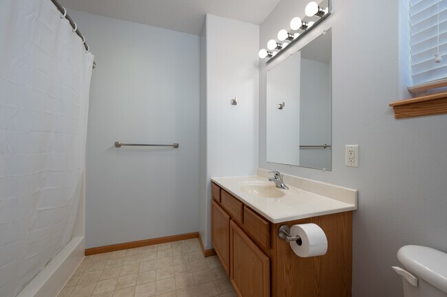 Master Bathroom - 5147 Kacena Ave