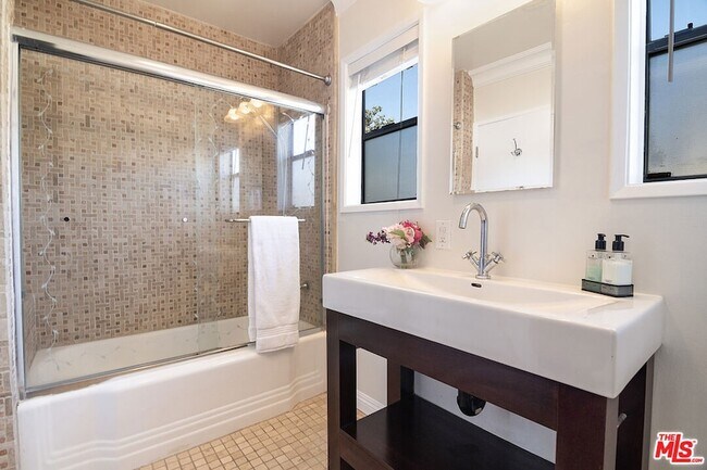 Building Photo - 6322 W 79th St