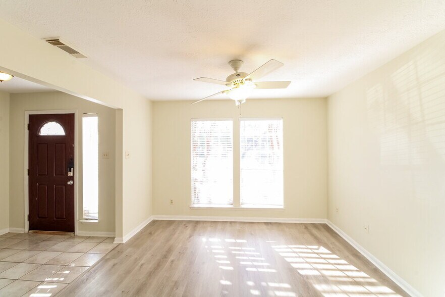 Building Photo - 14422 Cypress Valley Dr