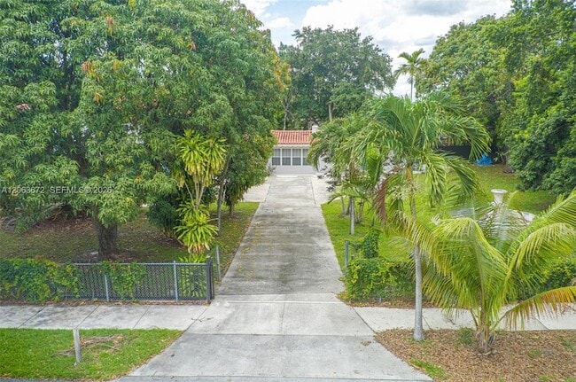 Building Photo - 5613 Pierce St