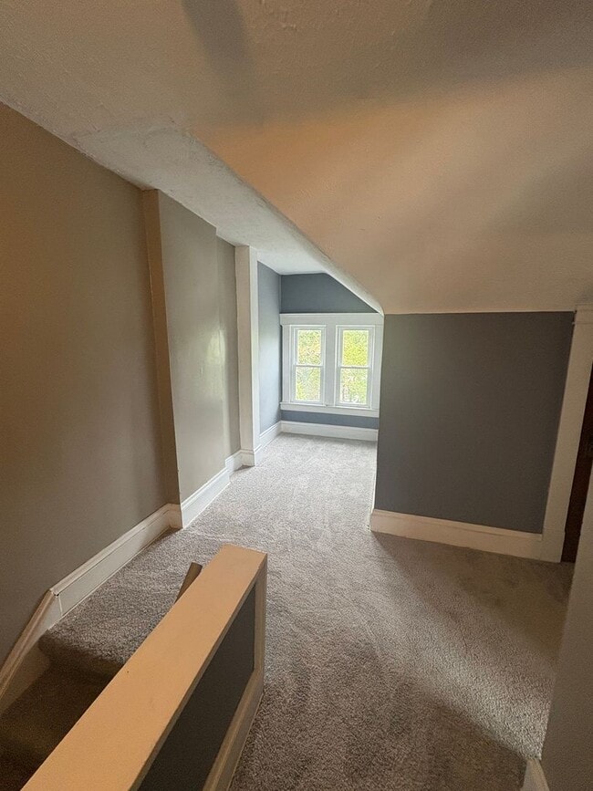 Building Photo - Whitethorn 3201-3203