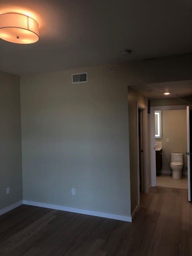 Building Photo - Beautiful Talbach House Condo!