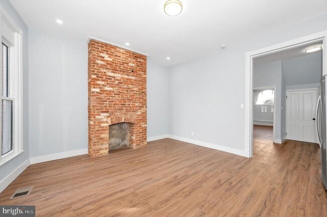 Building Photo - 230 S Market St