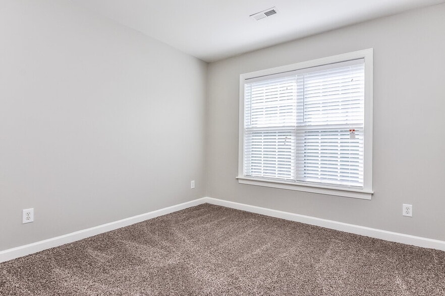 Building Photo - 909 Lotus Ln