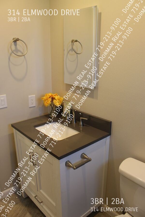 Building Photo - 314 Elmwood Dr