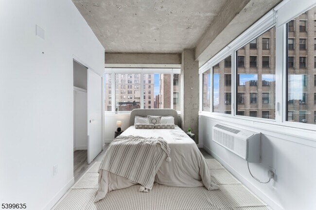 Building Photo - 10 Commerce Ct