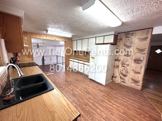 Building Photo - NO DEPOSIT option available for qualified renters!